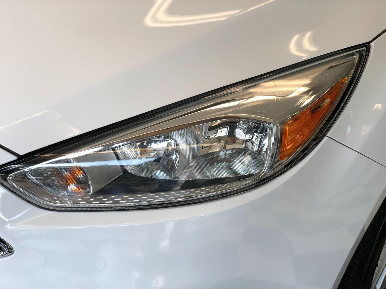 2016 Ford Focus SE+Camera+Heated Seats & Steering+AC+ACCIDENT FREE - Photo #38