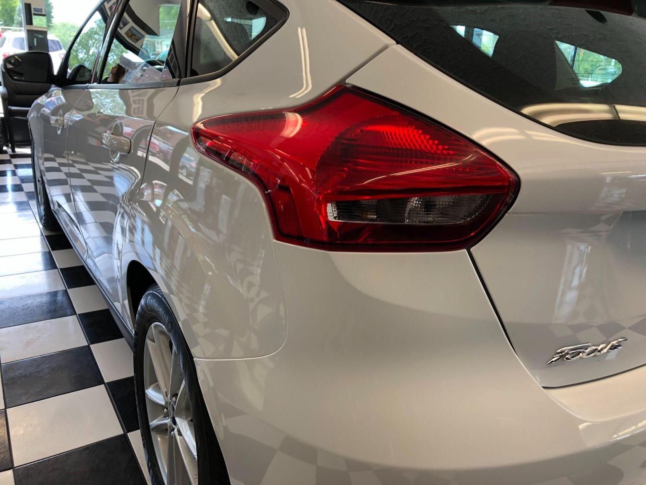 2016 Ford Focus SE+Camera+Heated Seats & Steering+AC+ACCIDENT FREE - Photo #39