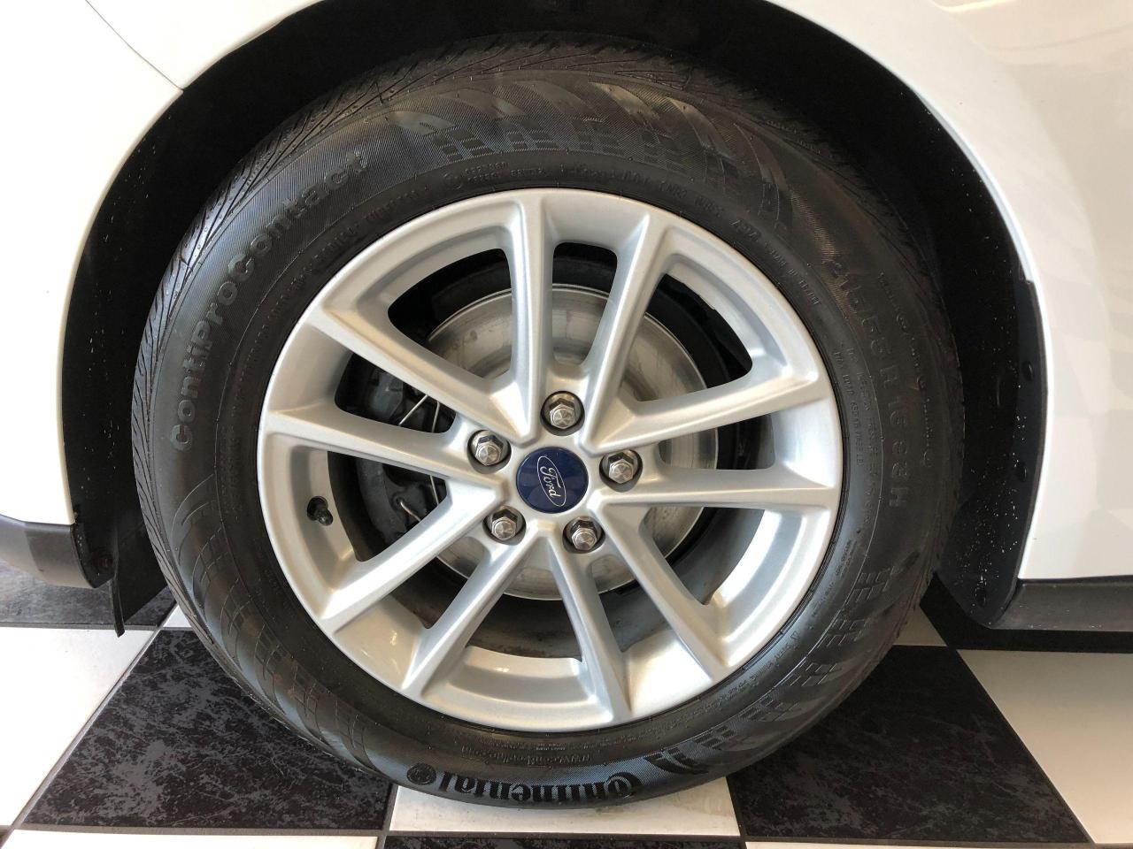 2016 Ford Focus SE+Camera+Heated Seats & Steering+AC+ACCIDENT FREE - Photo #54