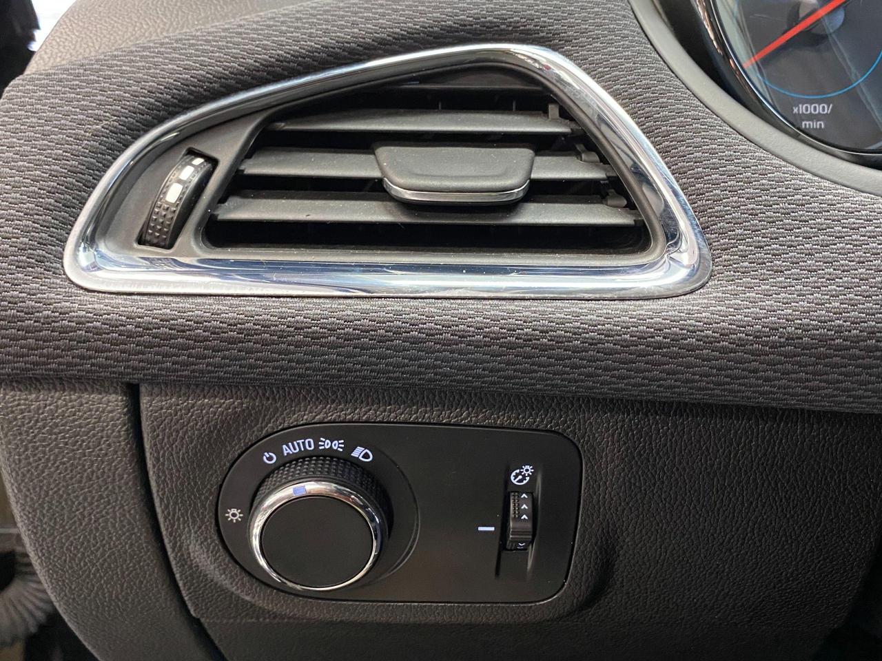 2018 Chevrolet Cruze LT+Apple Play+Camera+Bluetooth+ACCIDENT FREE - Photo #37