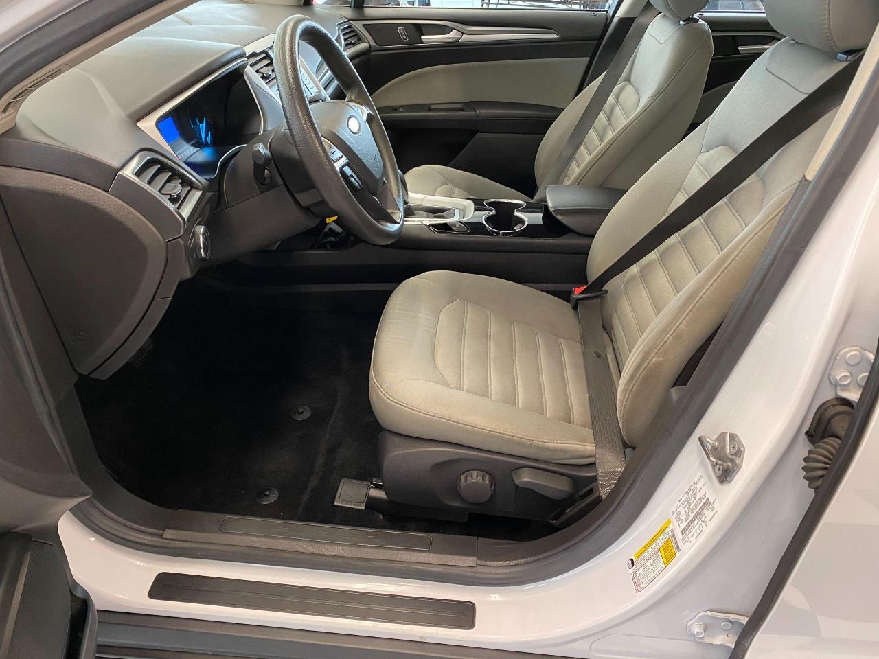 2015 Ford Fusion S+Camera+Bluetooth+New Dunlop Tires+ACCIDENT FREE - Photo #17