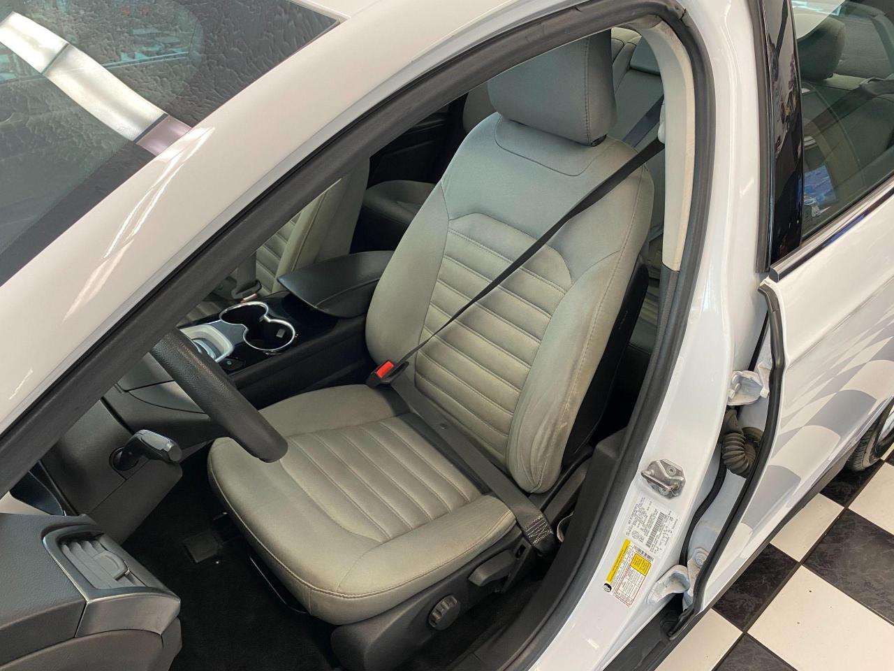 2015 Ford Fusion S+Camera+Bluetooth+New Dunlop Tires+ACCIDENT FREE - Photo #18
