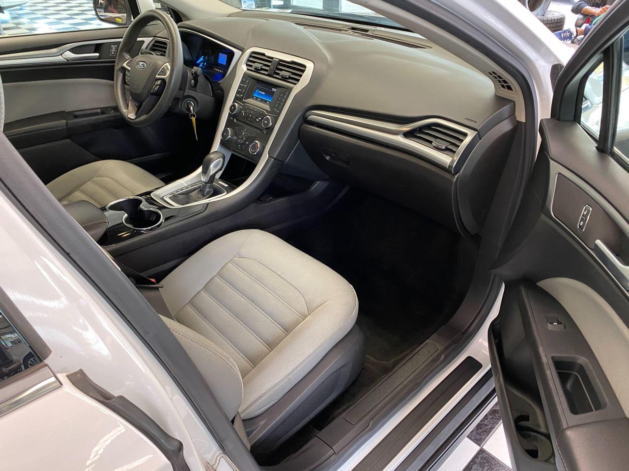 2015 Ford Fusion S+Camera+Bluetooth+New Dunlop Tires+ACCIDENT FREE - Photo #19