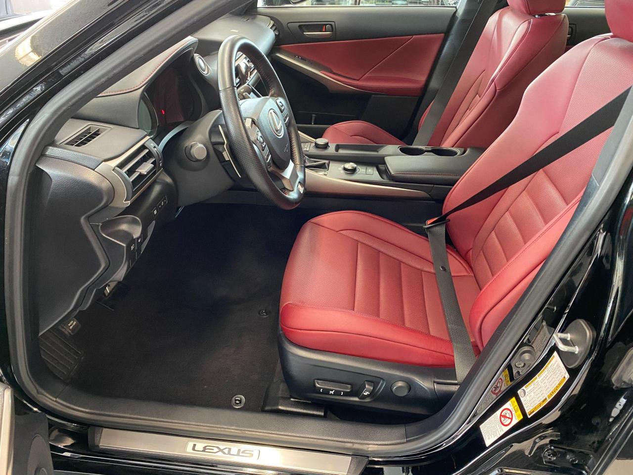 2018 Lexus IS IS300 AWD F SPORT+RedLeather+LaneKeep+ACCIDENT FRE - Photo #19