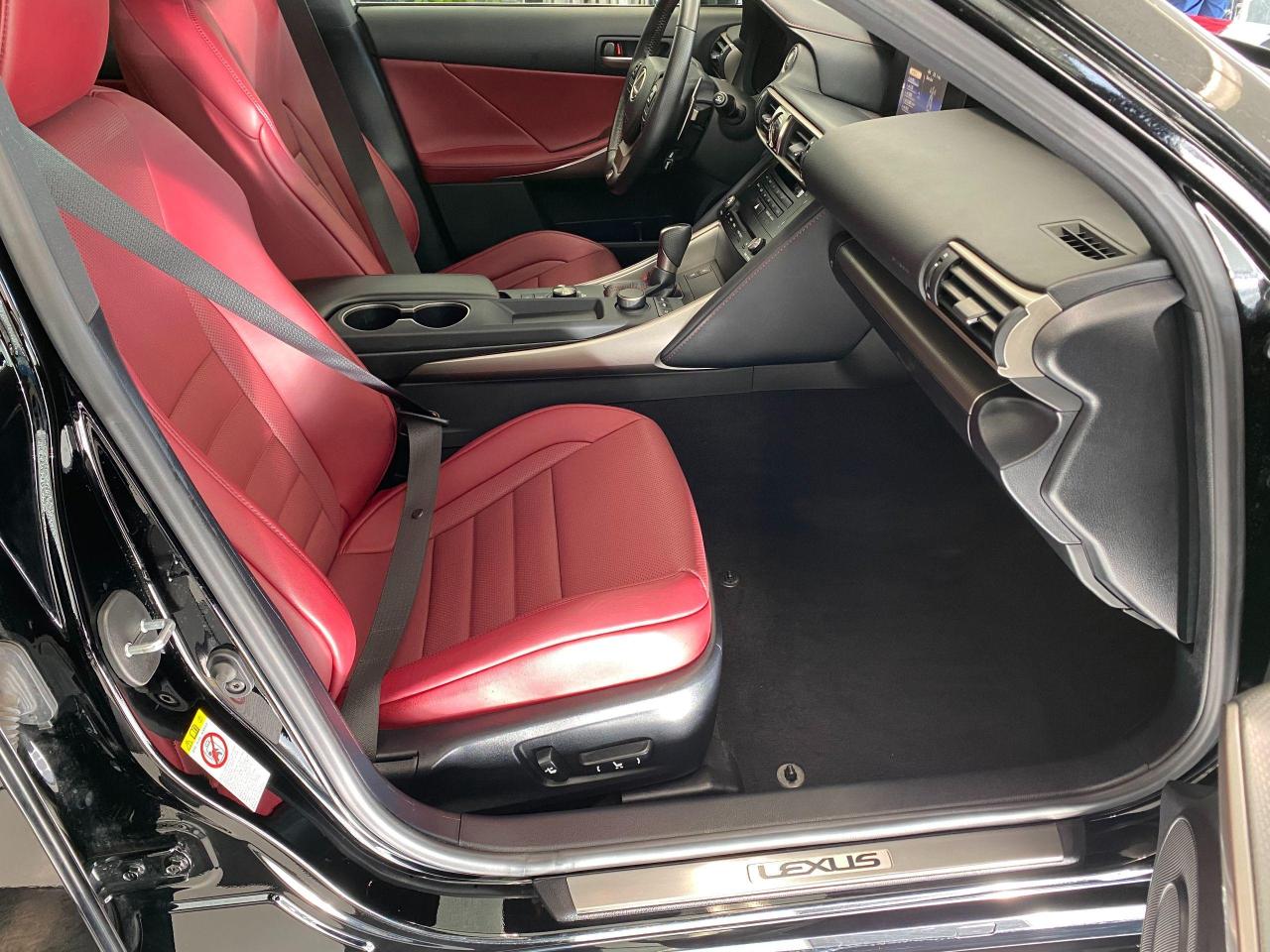 2018 Lexus IS IS300 AWD F SPORT+RedLeather+LaneKeep+ACCIDENT FRE - Photo #22