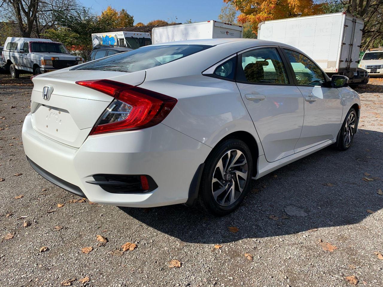2017 Honda Civic EX, SUNROOF, NO ACIDENTS AND 1 OWNER - Photo #5
