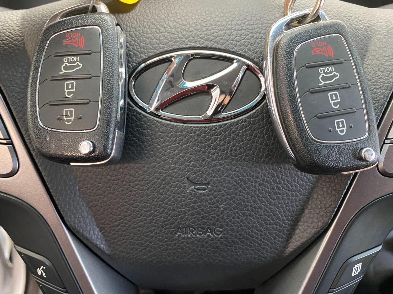 2013 Hyundai Santa Fe Premium+New Tires & Brakes+Sensors+Accident Free - Photo #15