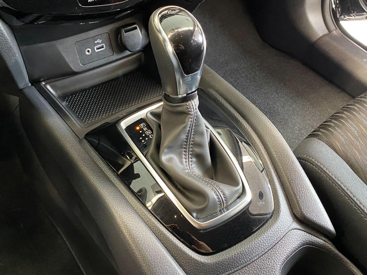 2018 Nissan Rogue S+Apple Play+Blind Spot+Camera+ACCIDENT FREE - Photo #36