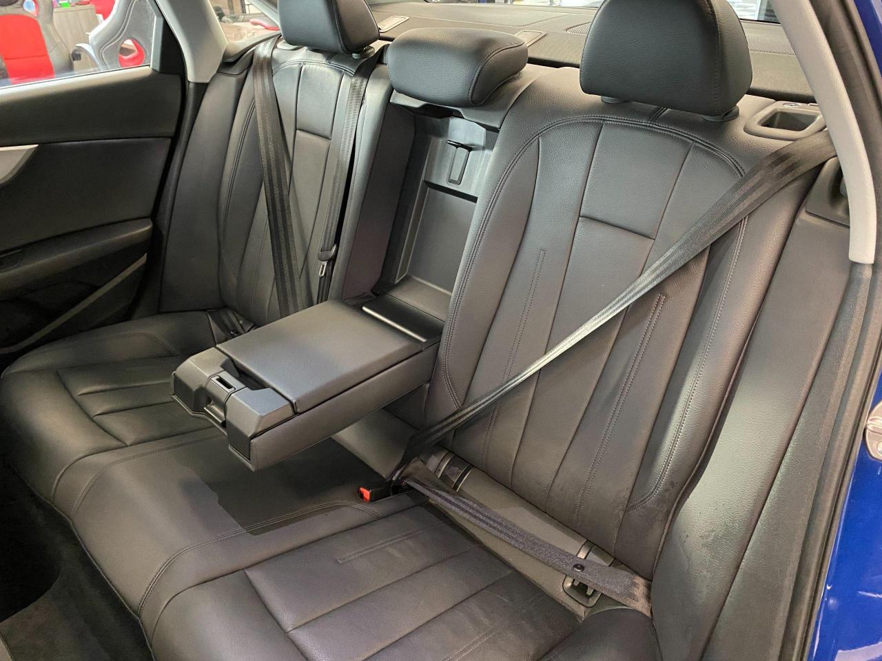 2017 Audi A4 Quattro+Apple Play+Roof+Xenons+ACCIDENT FREE - Photo #24