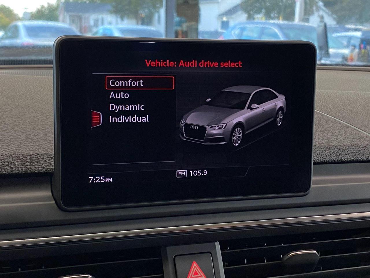 2017 Audi A4 Quattro+Apple Play+Roof+Xenons+ACCIDENT FREE - Photo #33