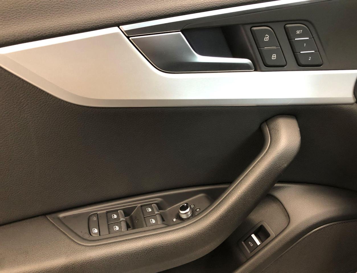 2017 Audi A4 Quattro+Apple Play+Roof+Xenons+ACCIDENT FREE - Photo #55