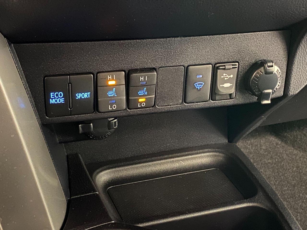 2017 Toyota RAV4 LE AWD+Lane Keep+New Tires & Brakes+ACCIDENT FREE - Photo #32