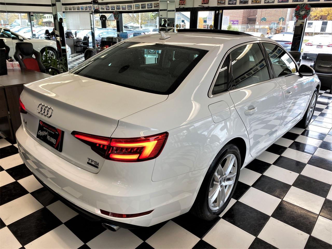 2017 Audi A4 Quattro+Apple Play+Roof+Xenons+ACCIDENT FREE - Photo #4