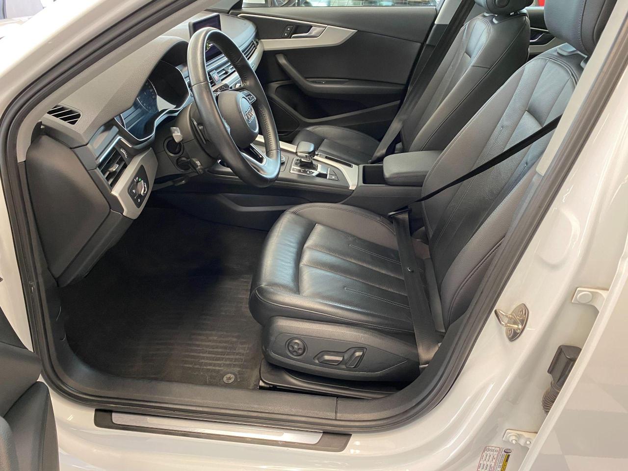 2017 Audi A4 Quattro+Apple Play+Roof+Xenons+ACCIDENT FREE - Photo #18