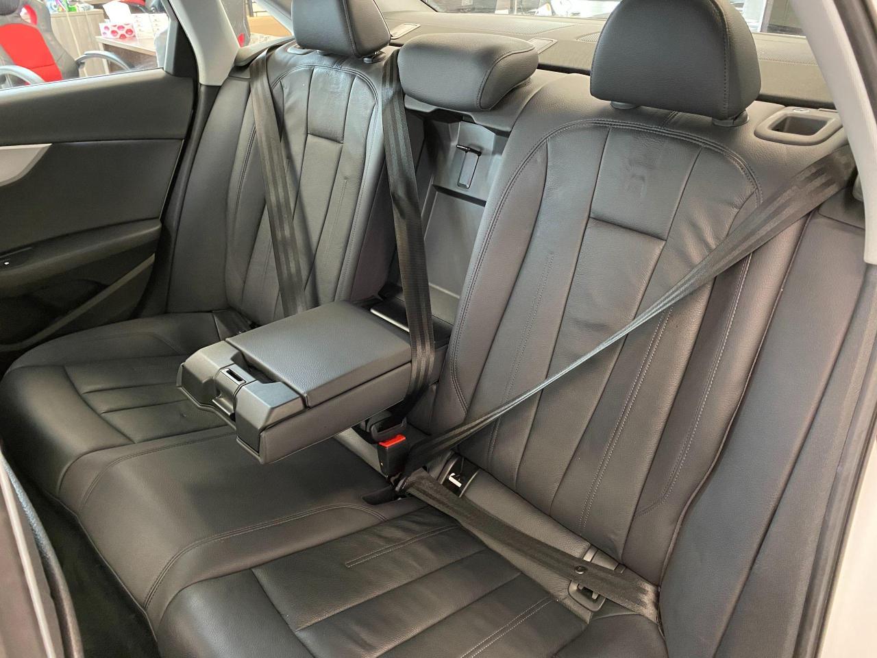 2017 Audi A4 Quattro+Apple Play+Roof+Xenons+ACCIDENT FREE - Photo #24