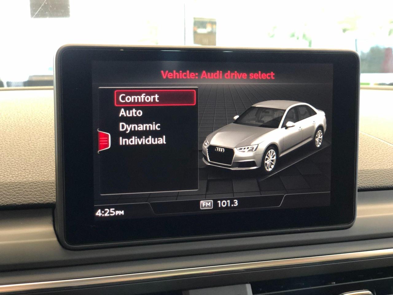 2017 Audi A4 Quattro+Apple Play+Roof+Xenons+ACCIDENT FREE - Photo #35