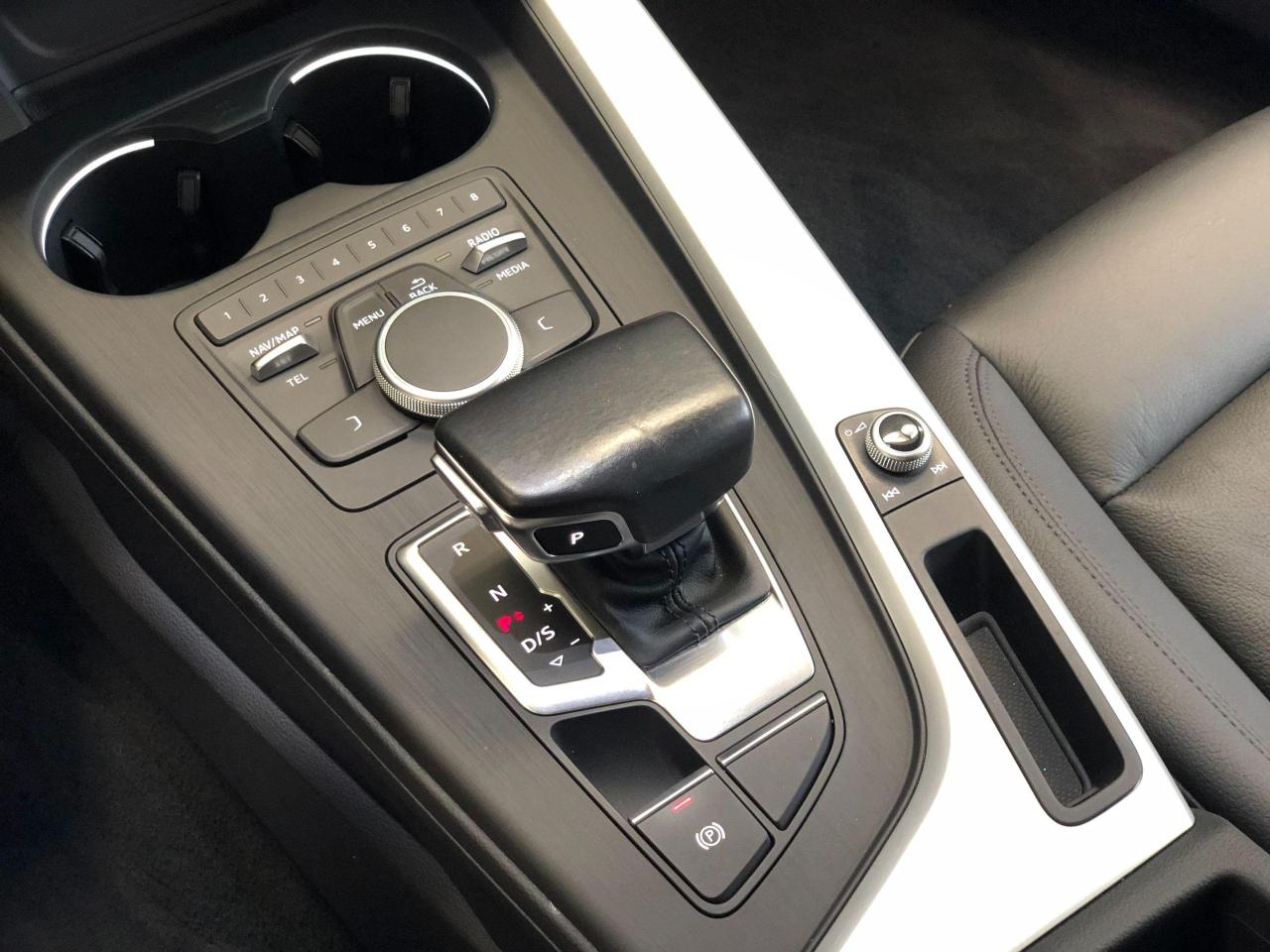 2017 Audi A4 Quattro+Apple Play+Roof+Xenons+ACCIDENT FREE - Photo #37