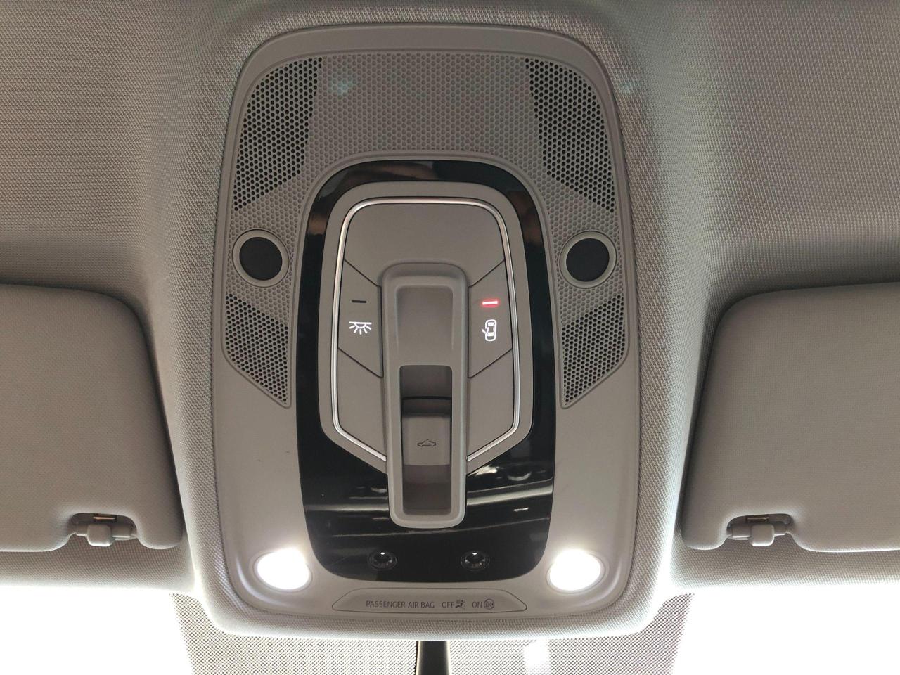 2017 Audi A4 Quattro+Apple Play+Roof+Xenons+ACCIDENT FREE - Photo #48