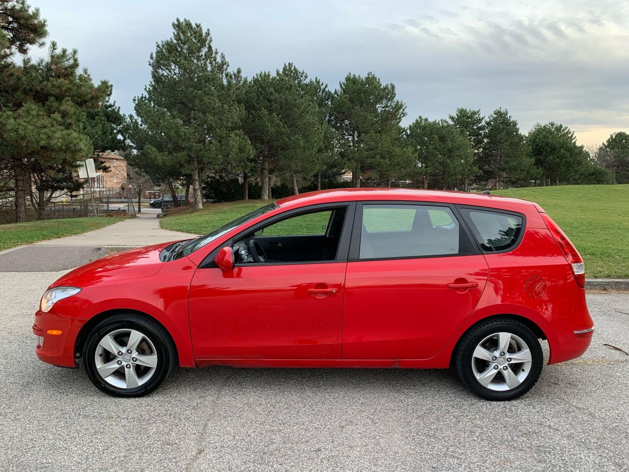 2009 Hyundai Elantra Touring L - Photo #2