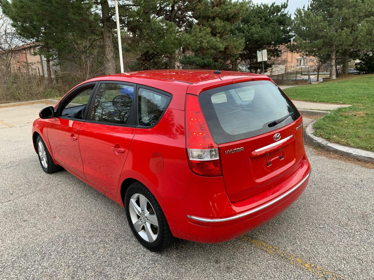 2009 Hyundai Elantra Touring L Photo2