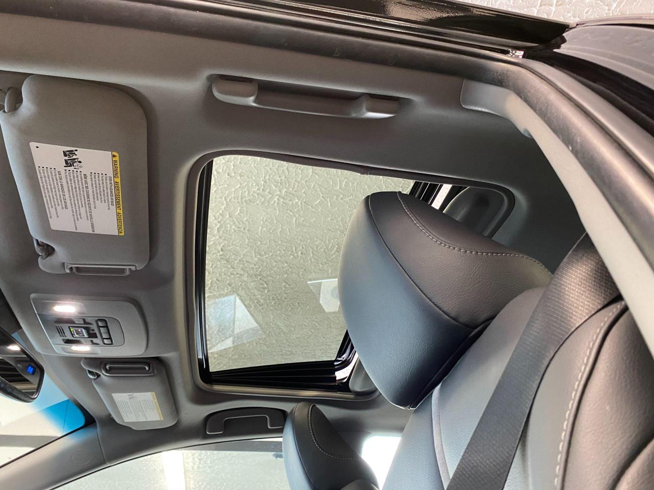 2018 Toyota Camry SE+Sunroof+Camera+Toyota Sense+ACCIDENT FREE - Photo #28