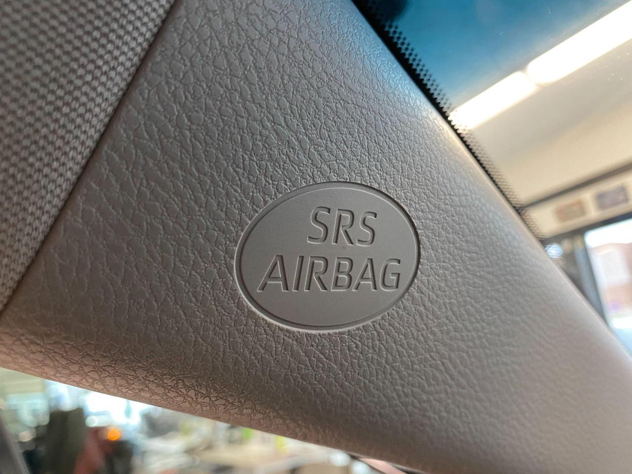 2018 Toyota Camry SE+Sunroof+Camera+Toyota Sense+ACCIDENT FREE - Photo #46