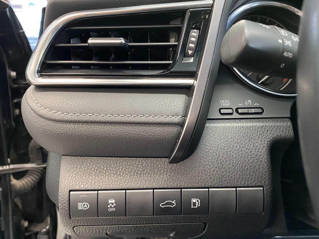 2018 Toyota Camry SE+Sunroof+Camera+Toyota Sense+ACCIDENT FREE - Photo #57