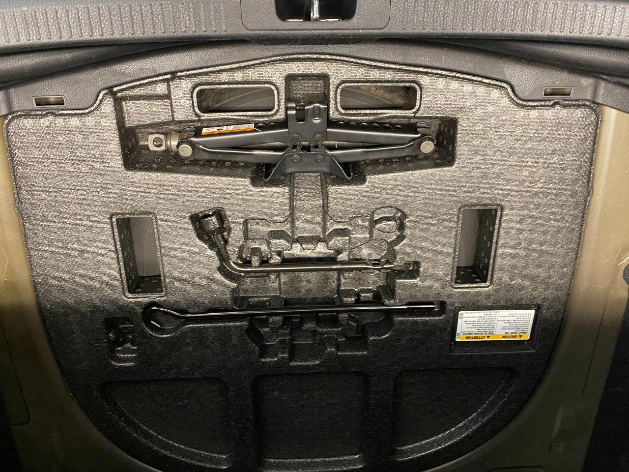 2018 Toyota Camry SE+Sunroof+Camera+Toyota Sense+ACCIDENT FREE - Photo #63