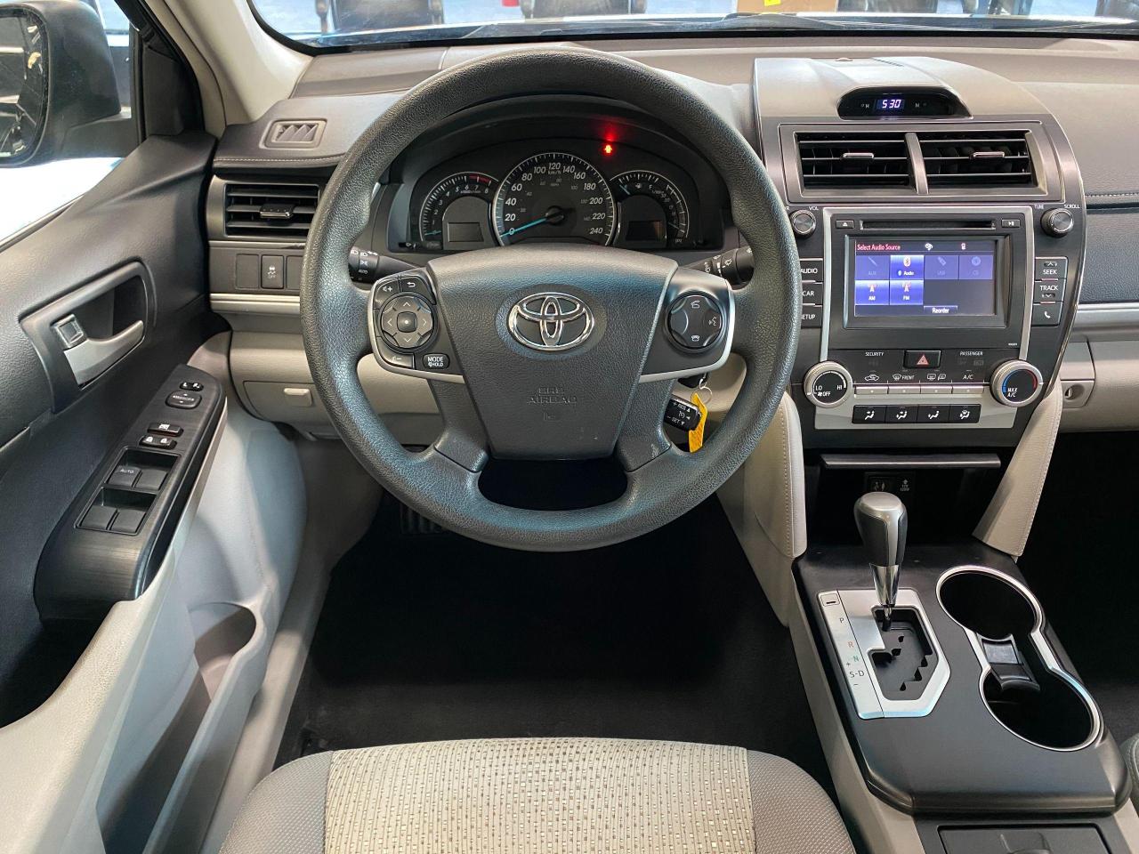 2014 Toyota Camry LE+Camera+A/C+Bluetooth+ACCIDENT FREE Photo8