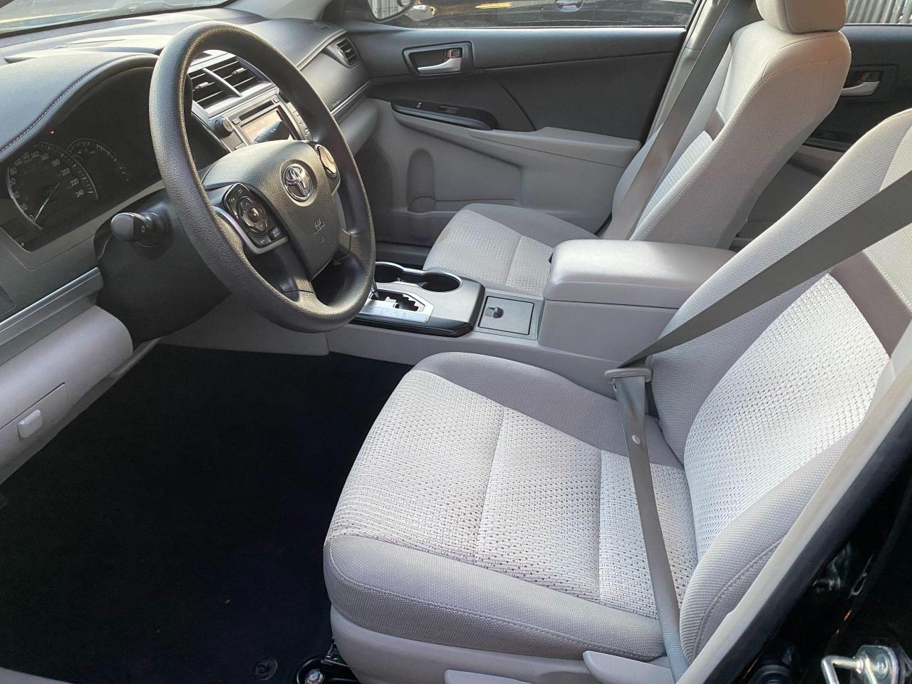 2014 Toyota Camry LE+Camera+A/C+Bluetooth+ACCIDENT FREE - Photo #16