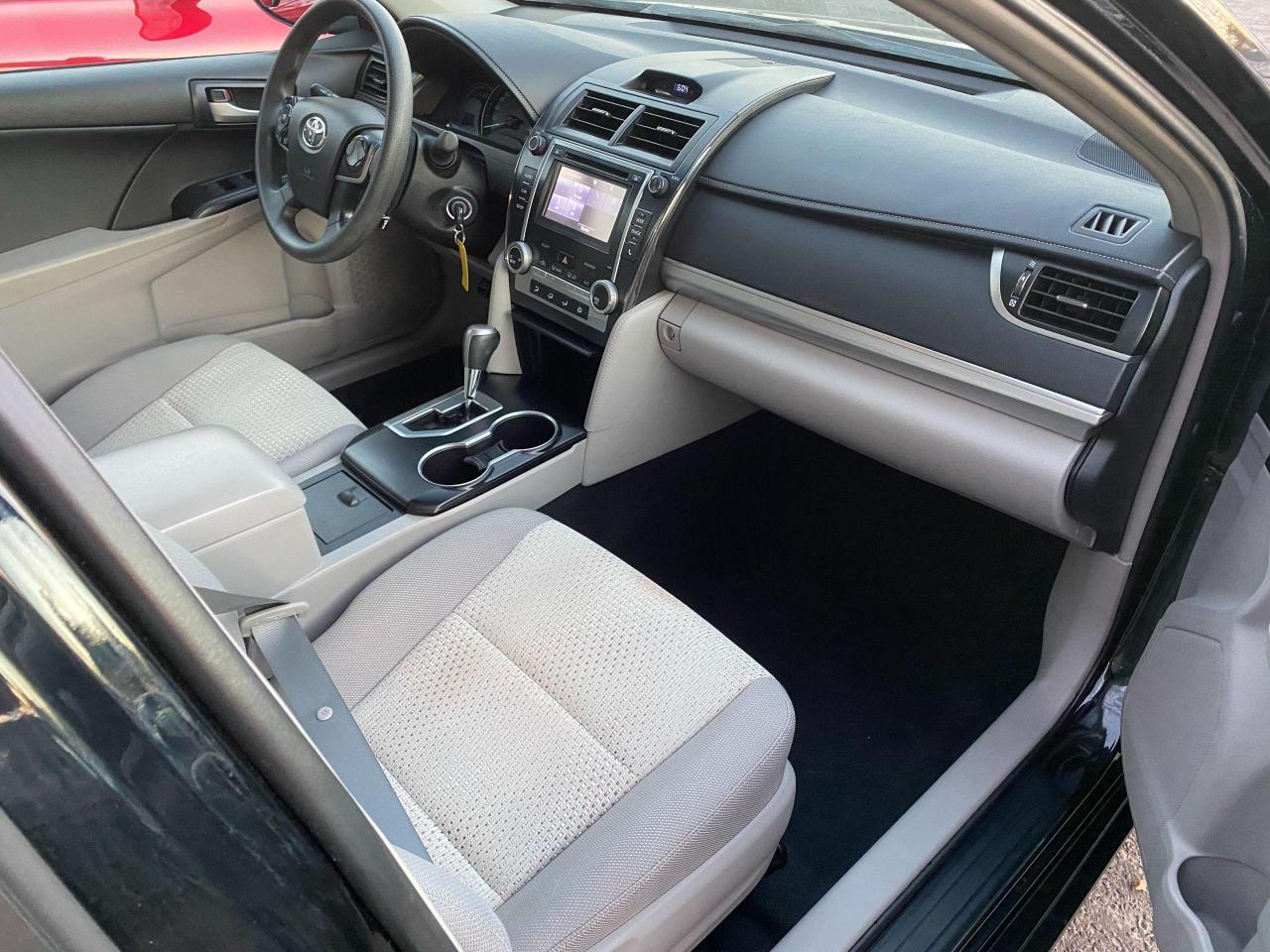 2014 Toyota Camry LE+Camera+A/C+Bluetooth+ACCIDENT FREE - Photo #17