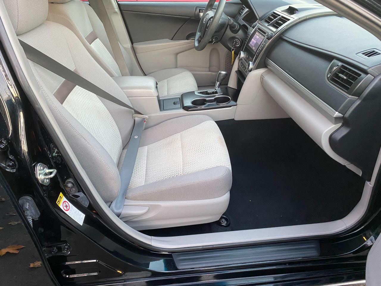 2014 Toyota Camry LE+Camera+A/C+Bluetooth+ACCIDENT FREE - Photo #18