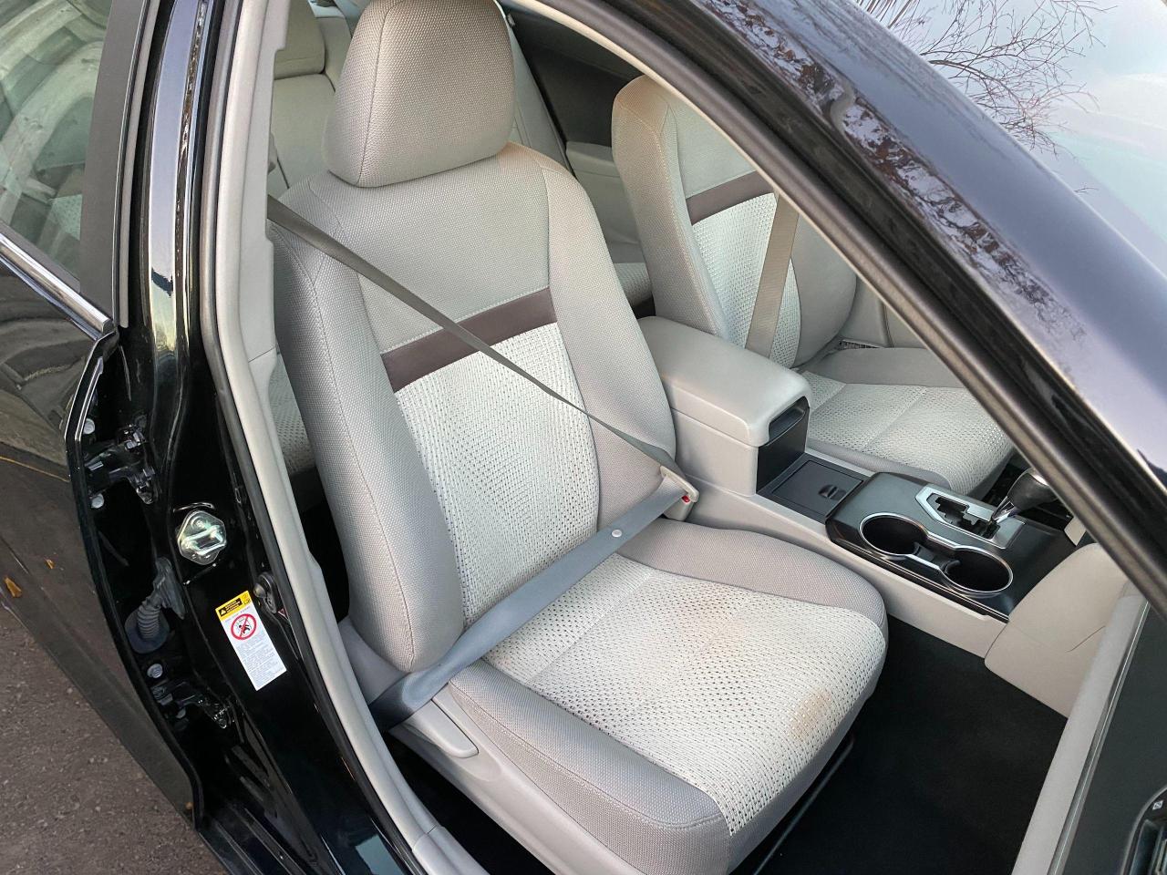 2014 Toyota Camry LE+Camera+A/C+Bluetooth+ACCIDENT FREE - Photo #19
