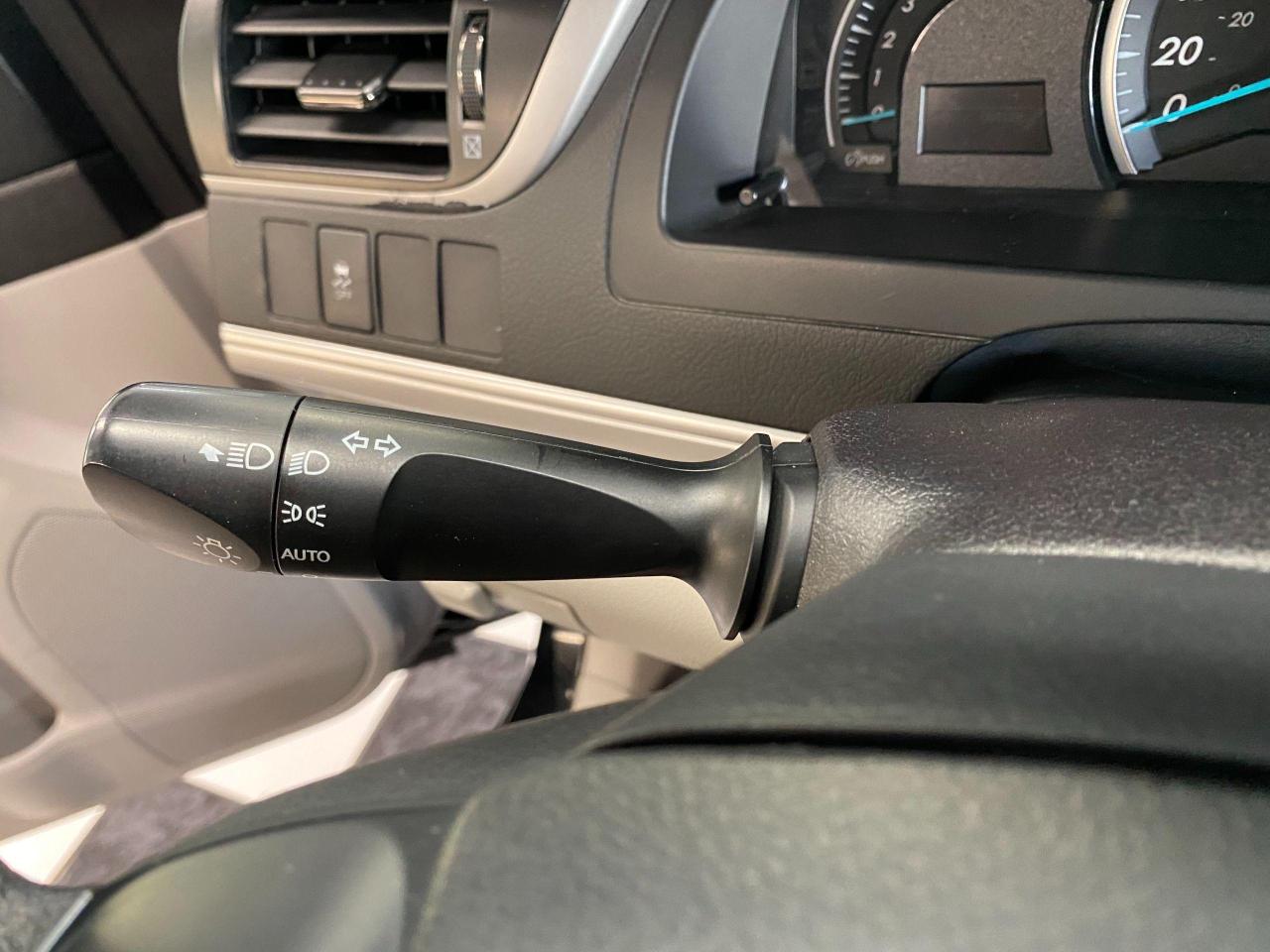 2014 Toyota Camry LE+Camera+A/C+Bluetooth+ACCIDENT FREE - Photo #28