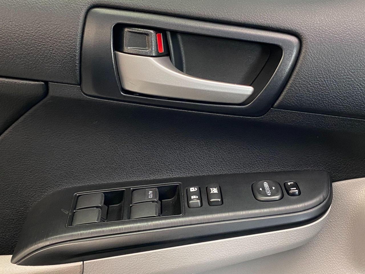 2014 Toyota Camry LE+Camera+A/C+Bluetooth+ACCIDENT FREE - Photo #29