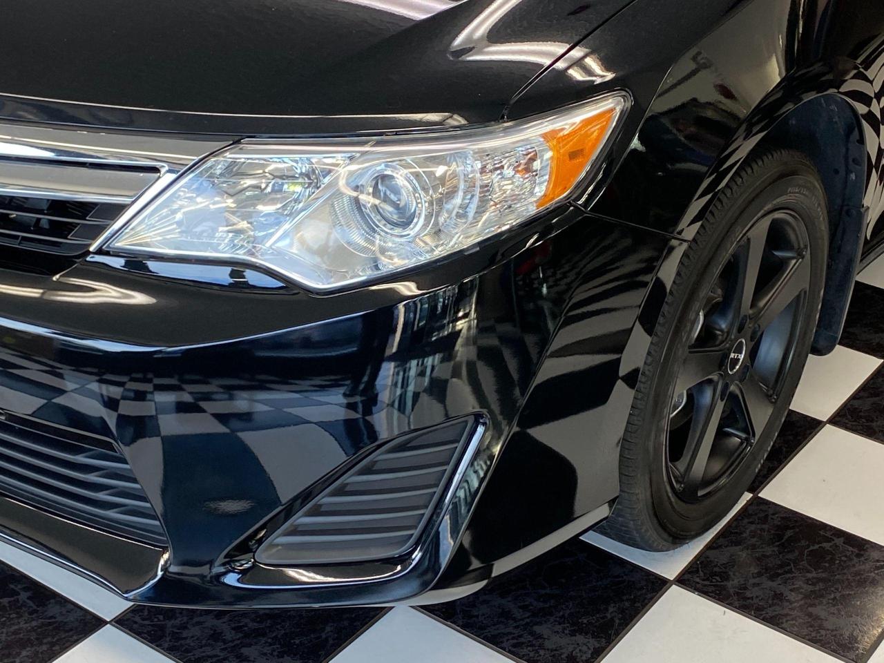 2014 Toyota Camry LE+Camera+A/C+Bluetooth+ACCIDENT FREE - Photo #32