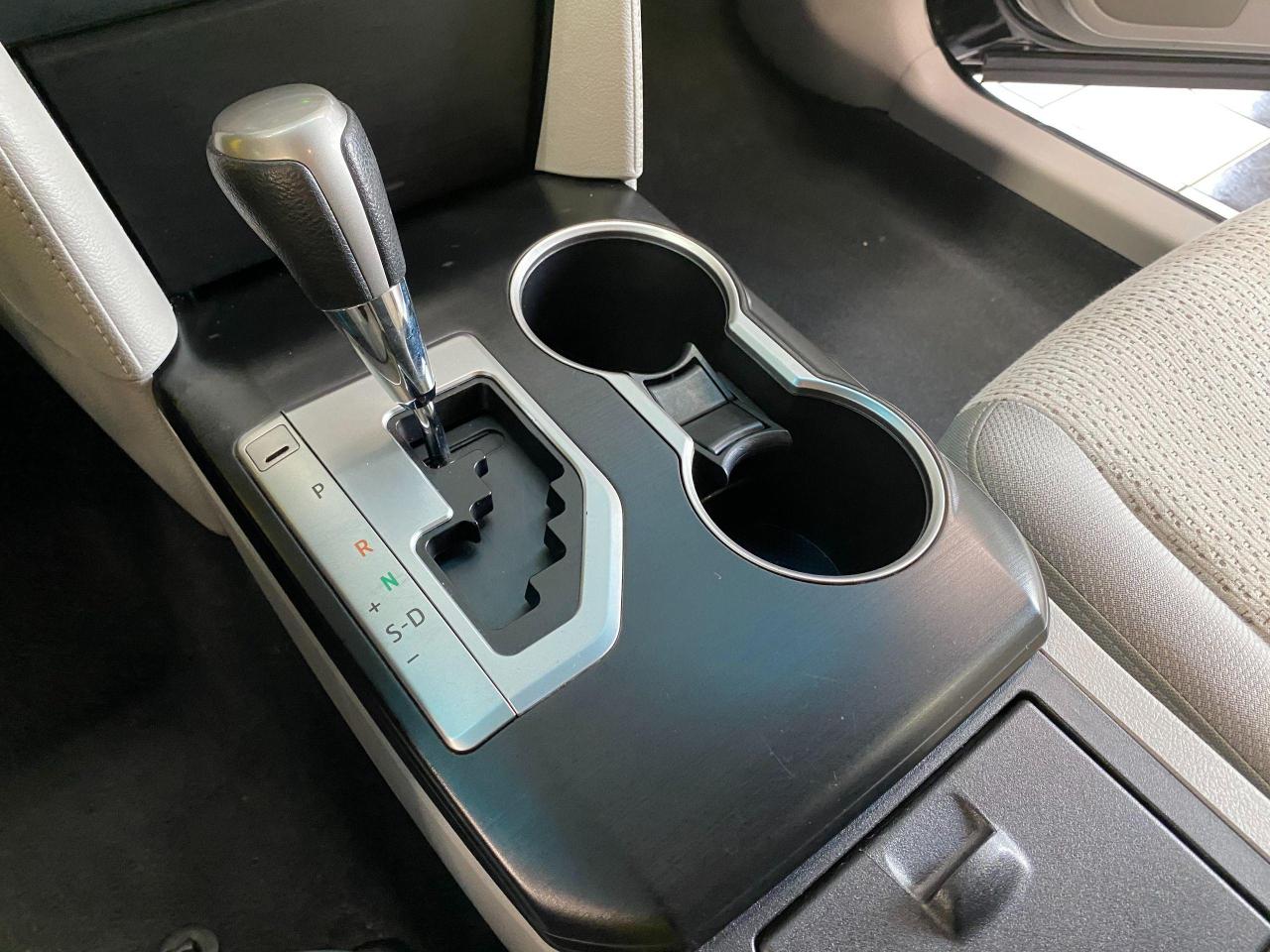2014 Toyota Camry LE+Camera+A/C+Bluetooth+ACCIDENT FREE - Photo #43