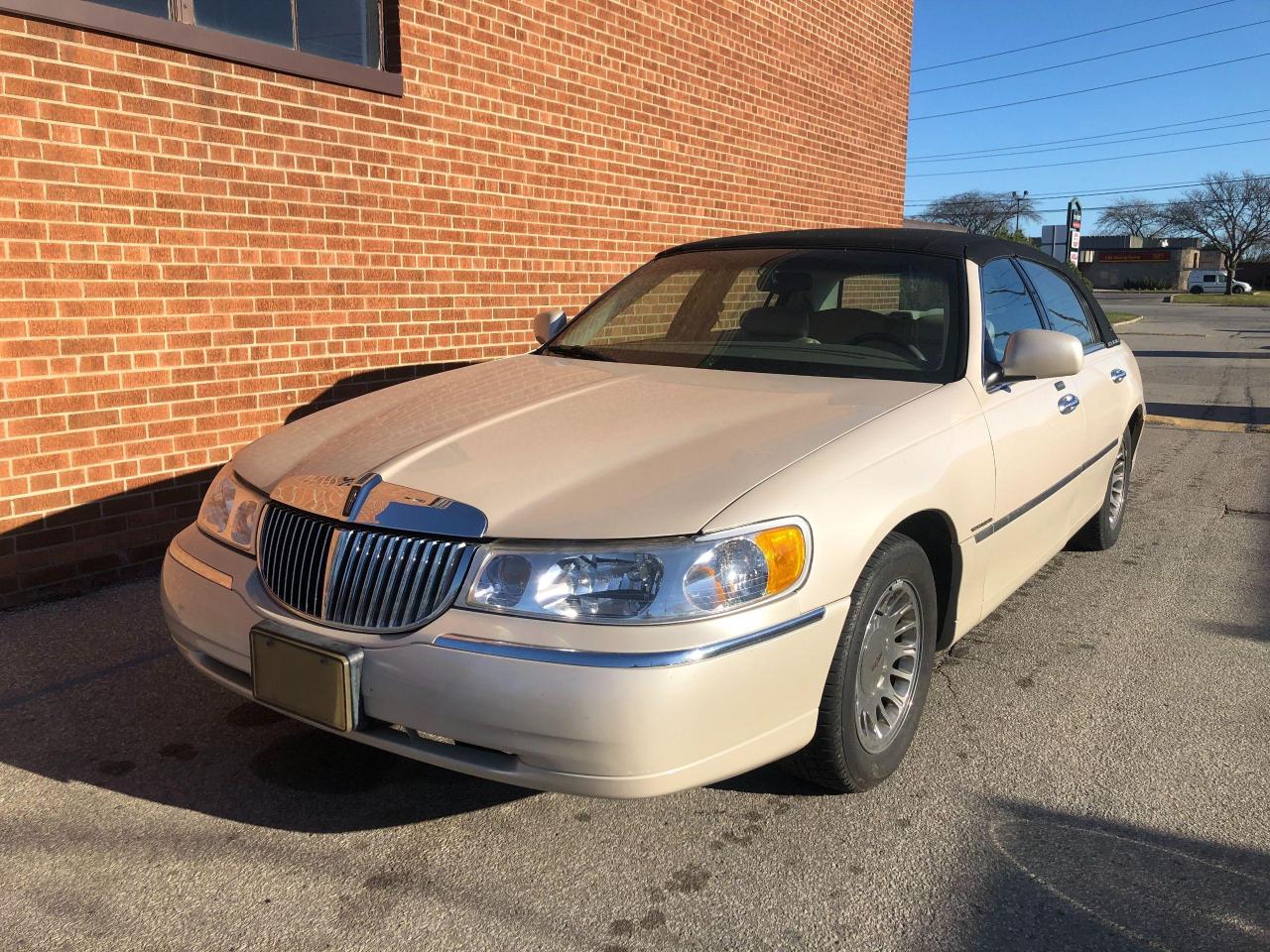 2001 Lincoln Town Car Cartier/ LOW KM 139 K KM/NO ACCIDENTS FULL SERVICE - Photo #2