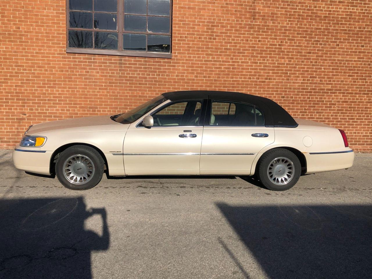 2001 Lincoln Town Car Cartier/ LOW KM 139 K KM/NO ACCIDENTS FULL SERVICE - Photo #4