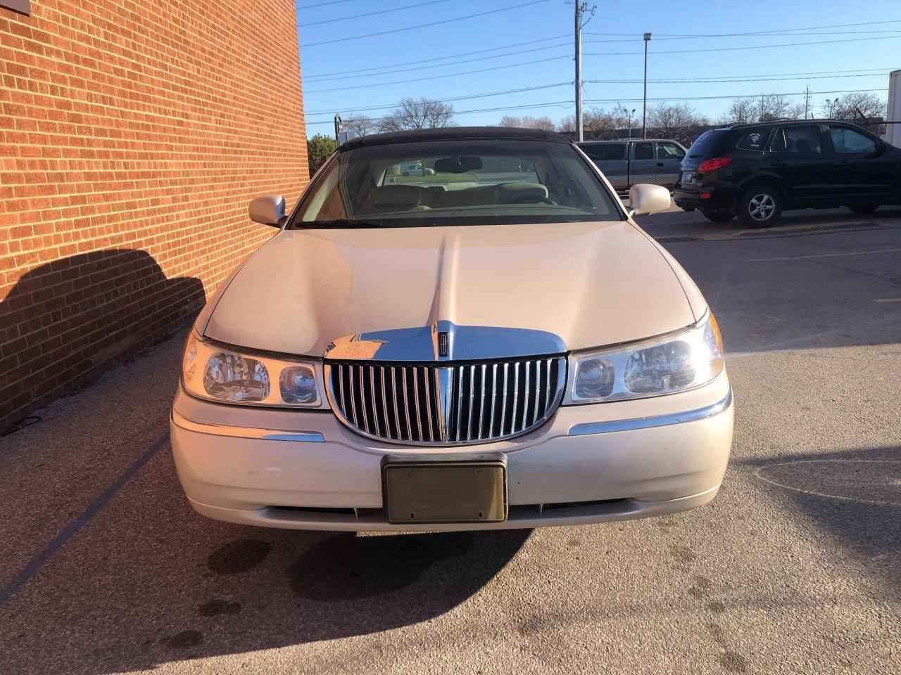 2001 Lincoln Town Car Cartier/ LOW KM 139 K KM/NO ACCIDENTS FULL SERVICE Photo4