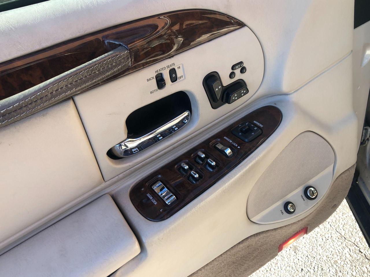 2001 Lincoln Town Car Cartier/ LOW KM 139 K KM/NO ACCIDENTS FULL SERVICE Photo