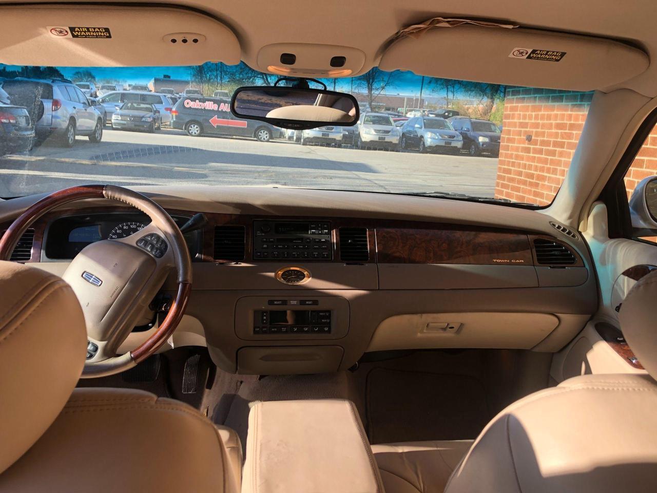 2001 Lincoln Town Car Cartier/ LOW KM 139 K KM/NO ACCIDENTS FULL SERVICE Photo