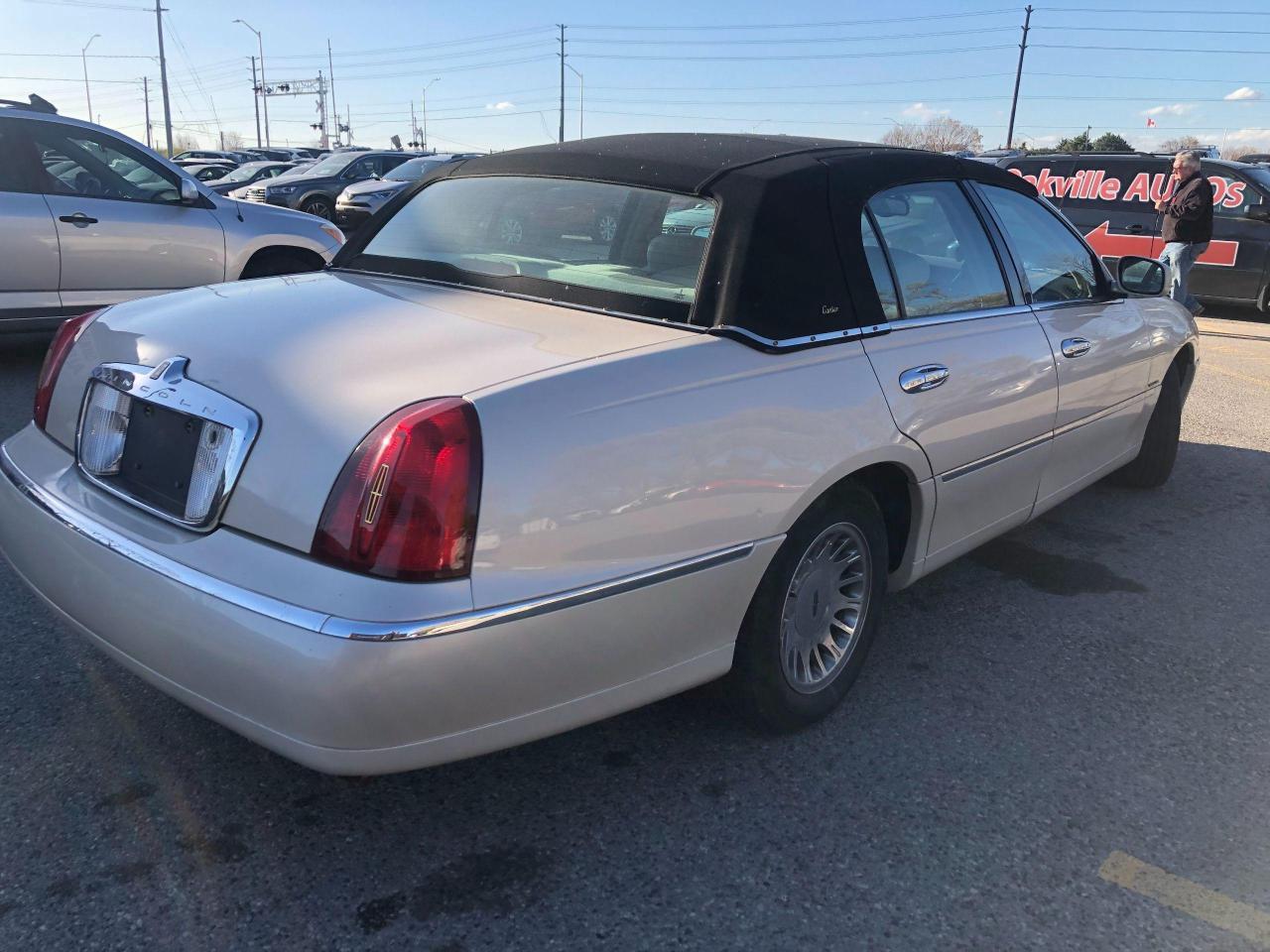 2001 Lincoln Town Car Cartier/ LOW KM 139 K KM/NO ACCIDENTS FULL SERVICE Photo