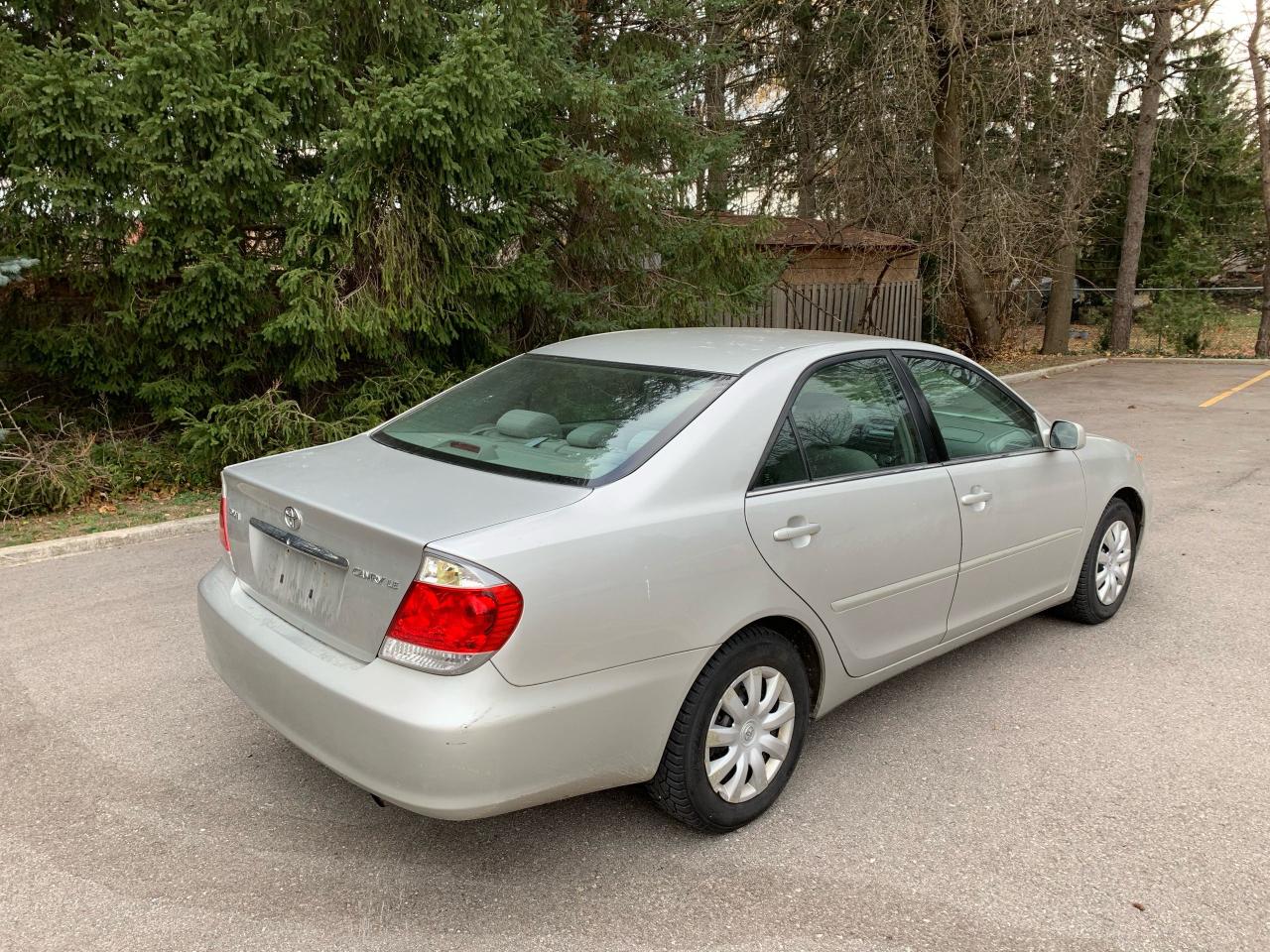2005 Toyota Camry LE - Photo #3