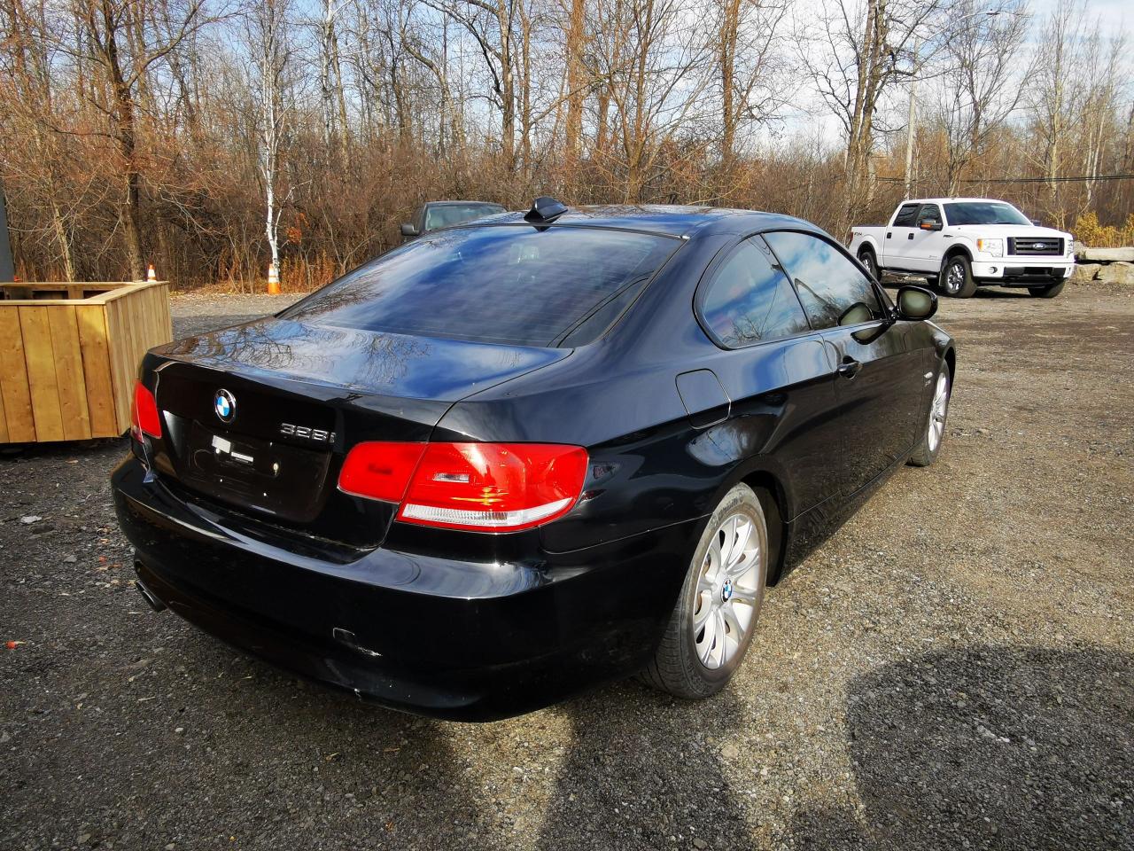 2010 BMW 3 Series 328i xDrive - Photo #3