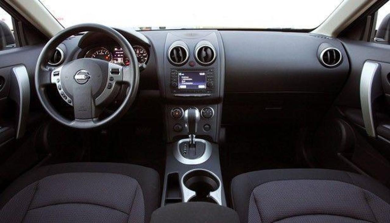 2011 Nissan Rogue SV - Photo #2