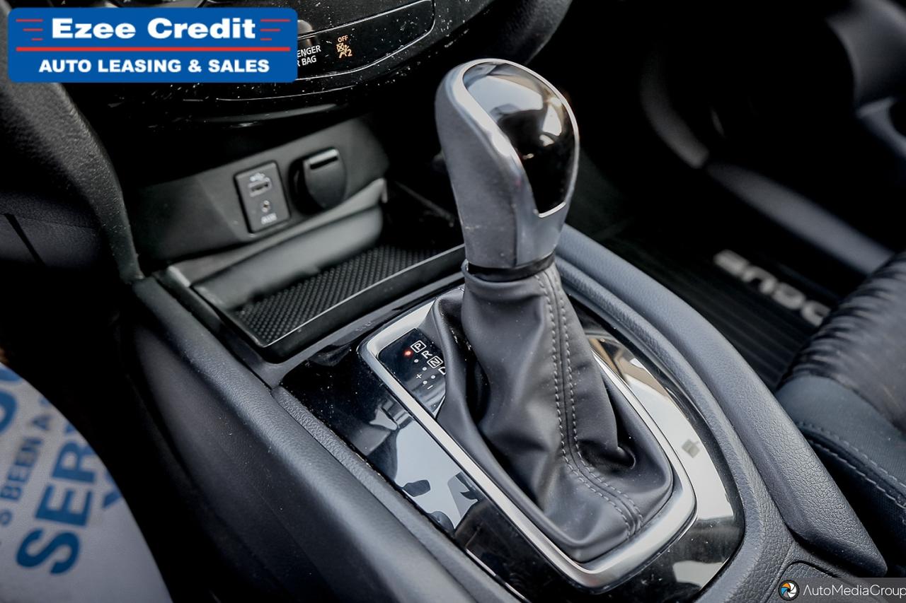 2017 Nissan Rogue SV Photo