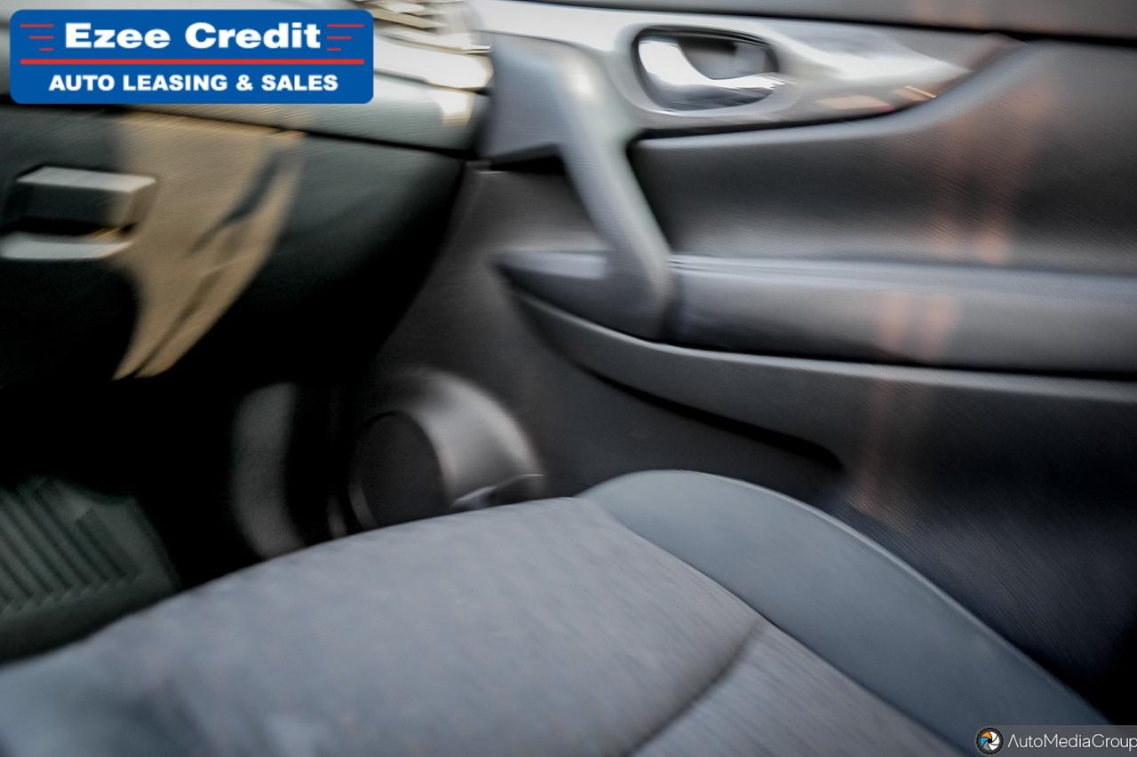 2017 Nissan Rogue SV Photo