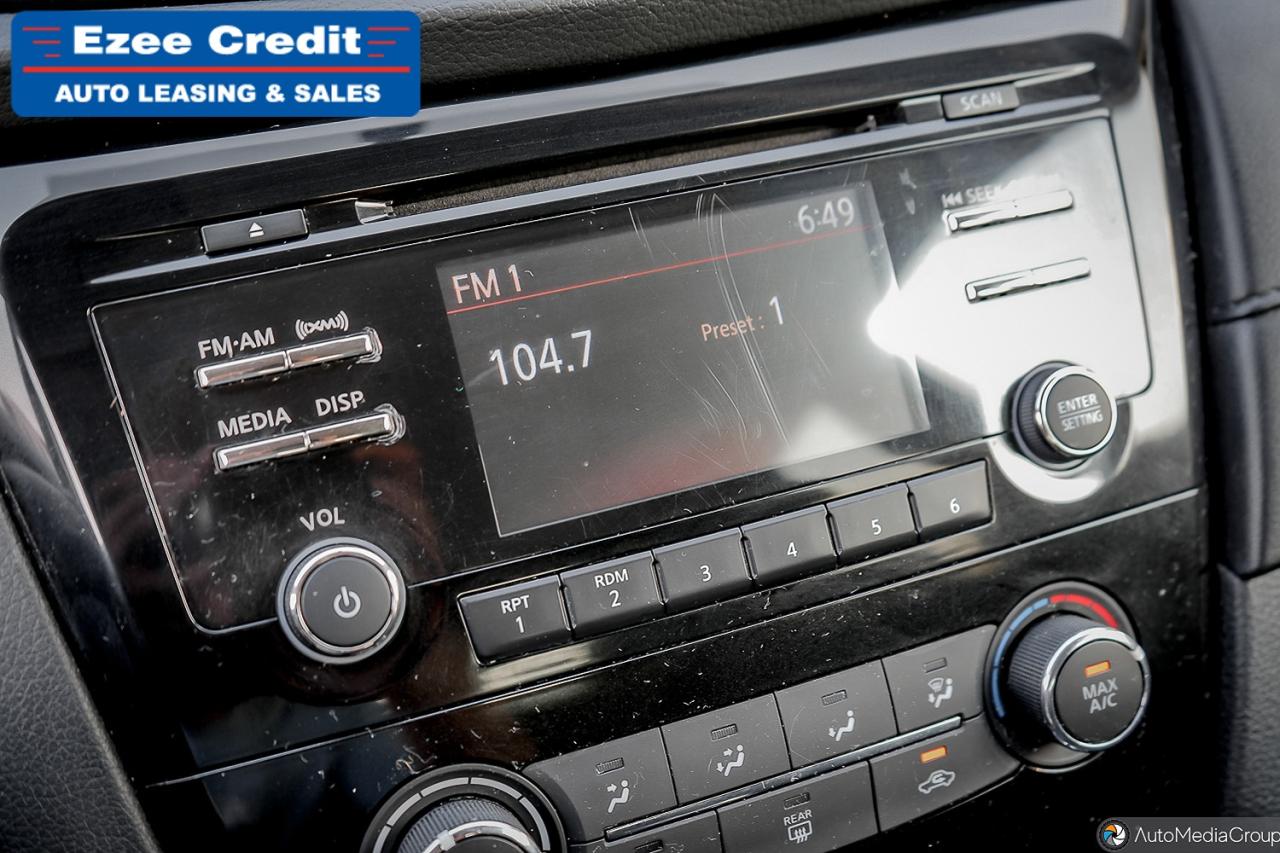 2017 Nissan Rogue SV Photo