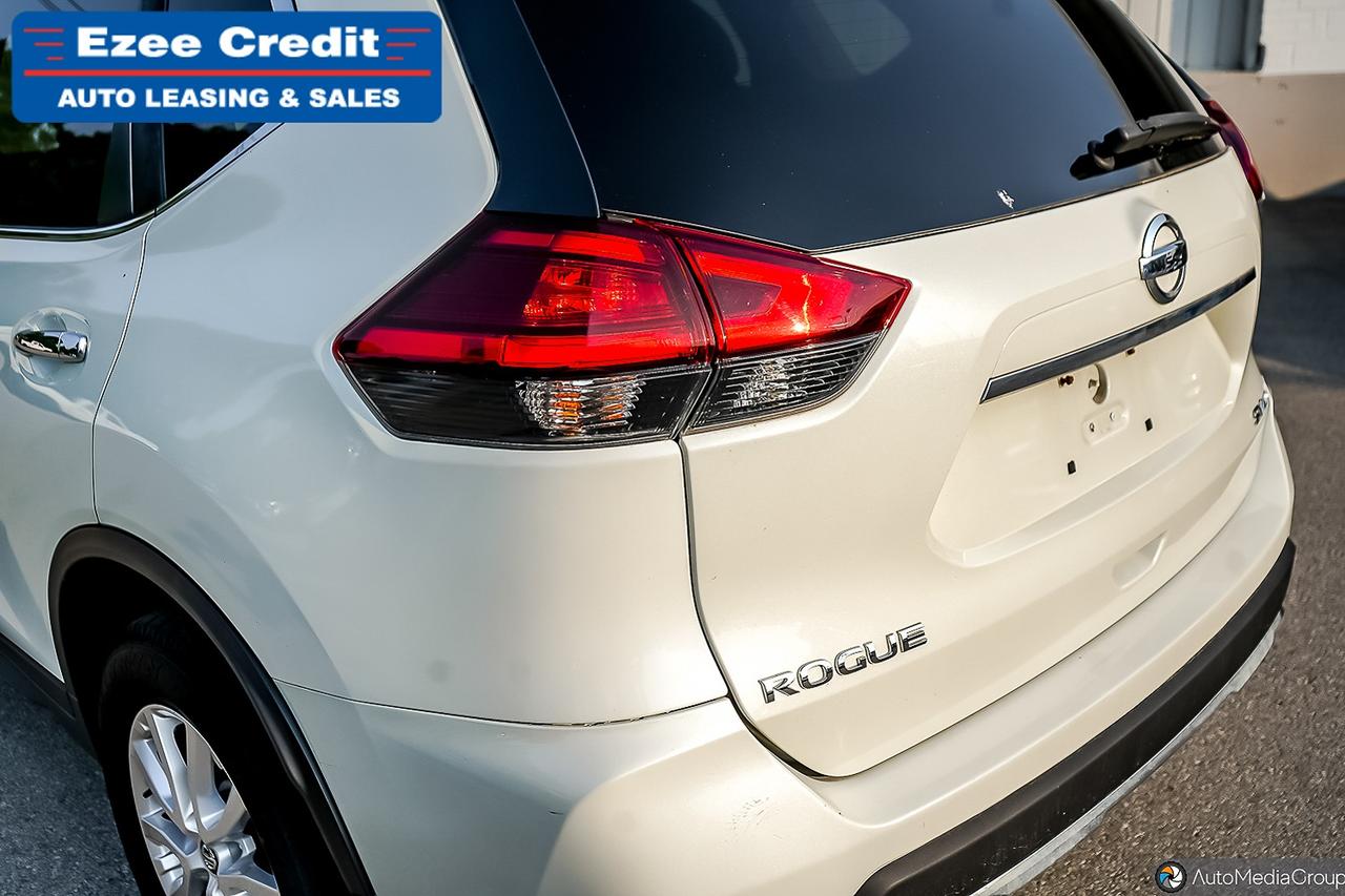 2017 Nissan Rogue SV Photo